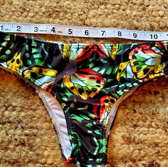 Bikinis - Picture 12 of 16